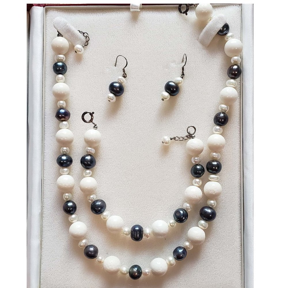 Black, White and Pearl Corral Stone Set